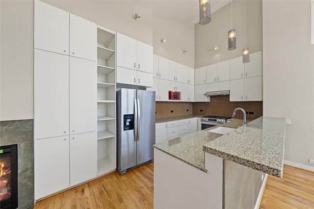 1909 Oakdale Street, Houston, TX 77004
