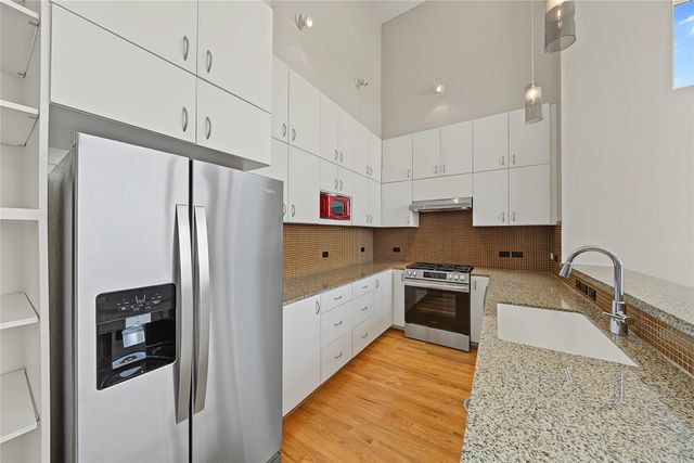 1909 Oakdale Street, Houston, TX 77004