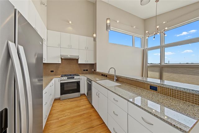 1909 Oakdale Street, Houston, TX 77004
