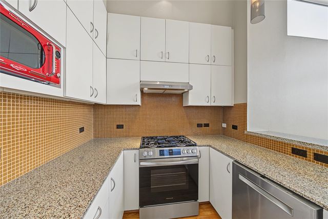 1909 Oakdale Street, Houston, TX 77004