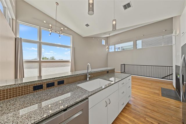 1909 Oakdale Street, Houston, TX 77004