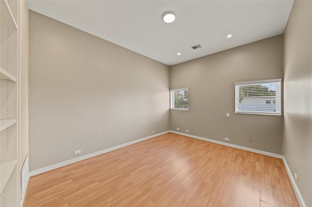 1909 Oakdale Street, Houston, TX 77004