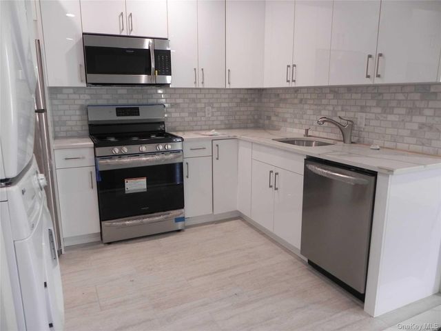 3 Bryant Avenue C, Roslyn, NY 11576