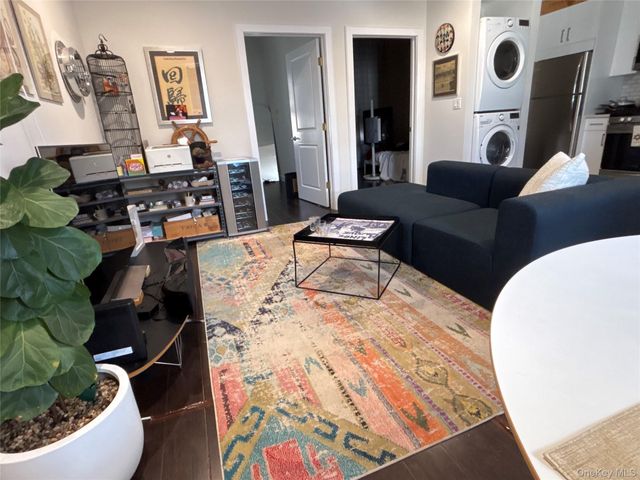 3 Bryant Avenue C, Roslyn, NY 11576