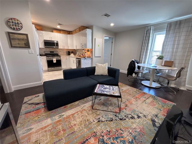 3 Bryant Avenue C, Roslyn, NY 11576