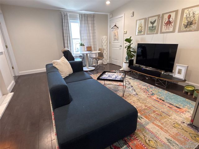 3 Bryant Avenue C, Roslyn, NY 11576