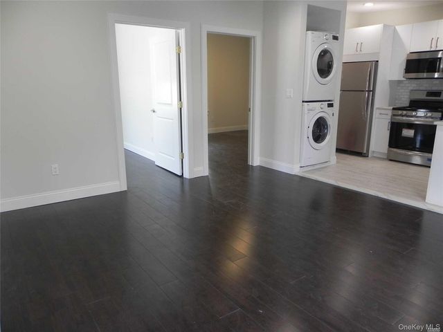 3 Bryant Avenue C, Roslyn, NY 11576