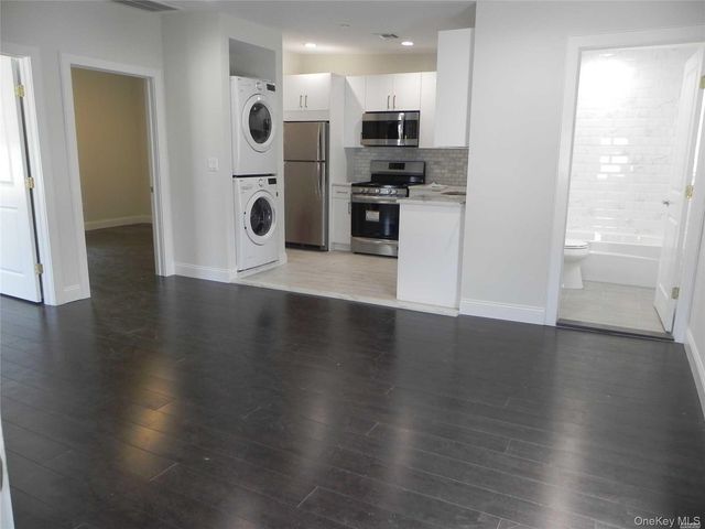 3 Bryant Avenue C, Roslyn, NY 11576