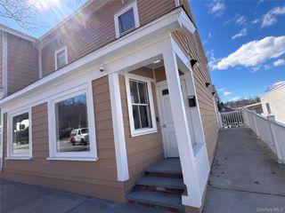 3 Bryant Avenue C, Roslyn, NY 11576