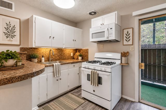 2213 Capri Drive 103, Fort Worth, TX 76114