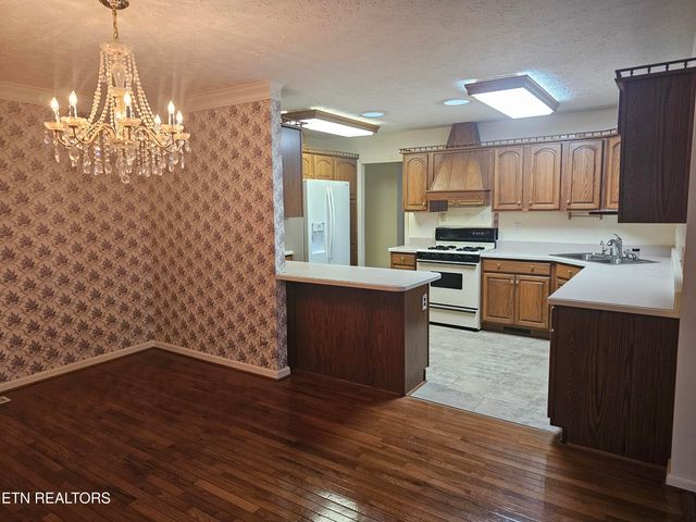 36 White Oak Circle, Crossville, TN 38555