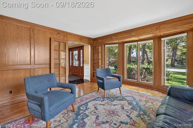 293 Kirksway Ln, Lake Orion, MI 48362