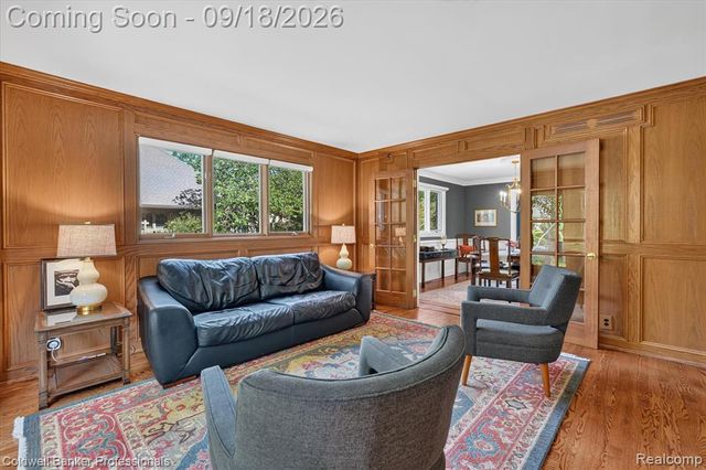 293 Kirksway Ln, Lake Orion, MI 48362