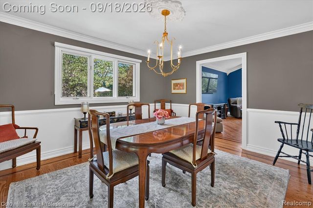 293 Kirksway Ln, Lake Orion, MI 48362