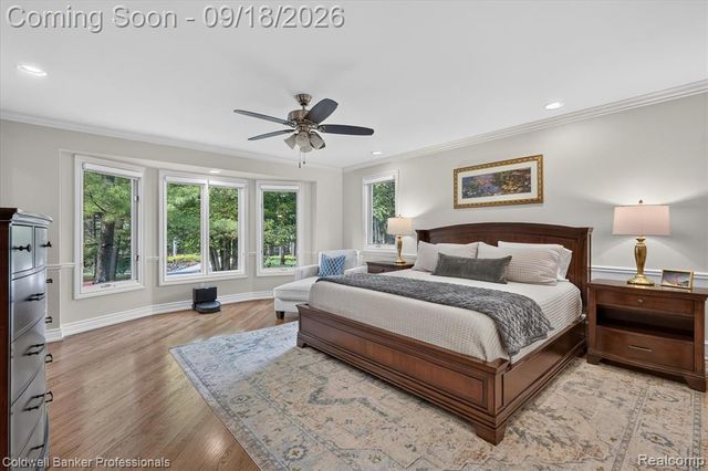 293 Kirksway Ln, Lake Orion, MI 48362