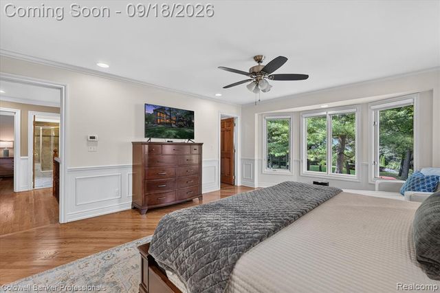 293 Kirksway Ln, Lake Orion, MI 48362