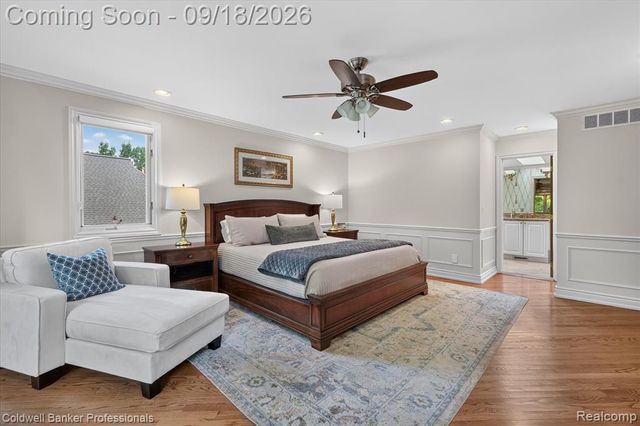 293 Kirksway Ln, Lake Orion, MI 48362