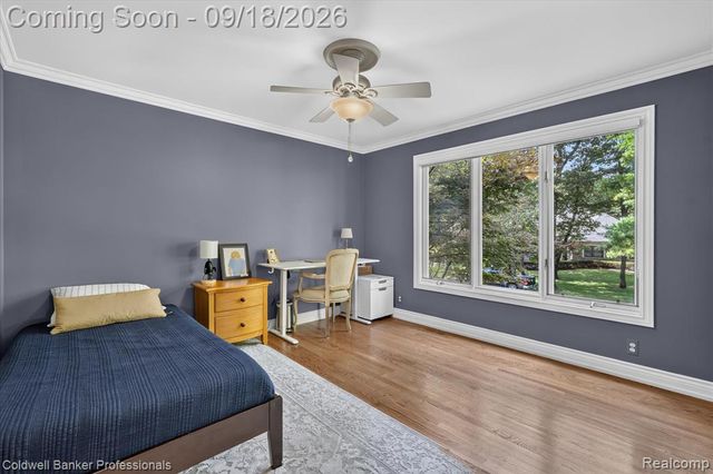 293 Kirksway Ln, Lake Orion, MI 48362