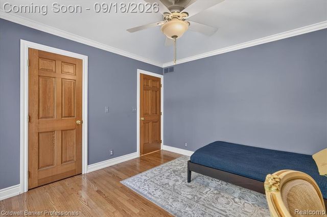 293 Kirksway Ln, Lake Orion, MI 48362
