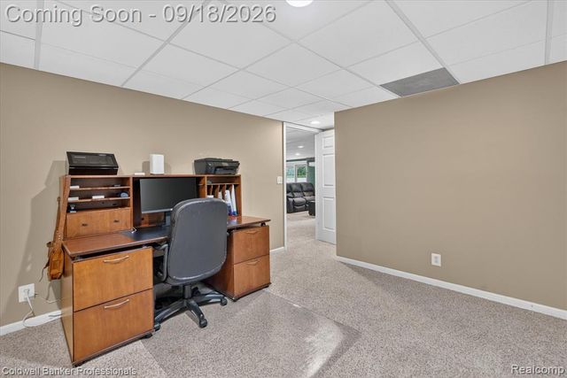 293 Kirksway Ln, Lake Orion, MI 48362