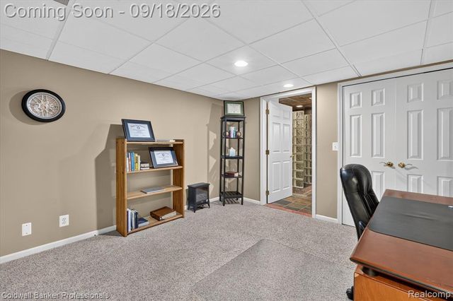 293 Kirksway Ln, Lake Orion, MI 48362
