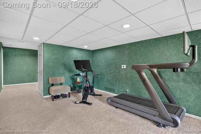 293 Kirksway Ln, Lake Orion, MI 48362