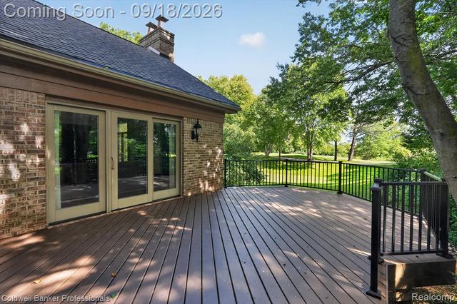293 Kirksway Ln, Lake Orion, MI 48362