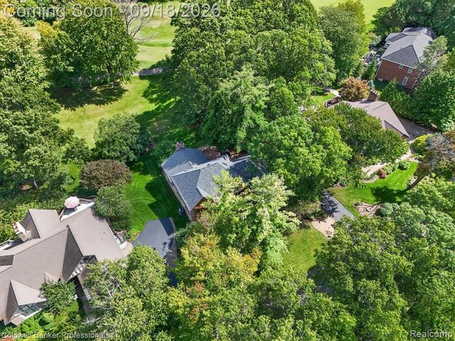 293 Kirksway Ln, Lake Orion, MI 48362