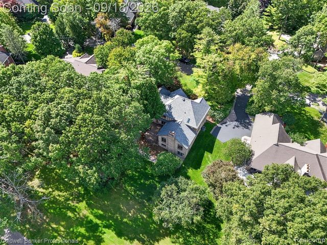 293 Kirksway Ln, Lake Orion, MI 48362