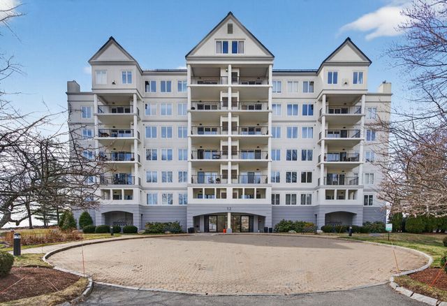 12 Mountain Laurels Dr Apt 204, Nashua, NH 03062