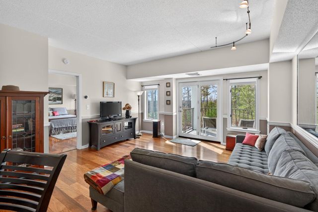 12 Mountain Laurels Dr Apt 204, Nashua, NH 03062