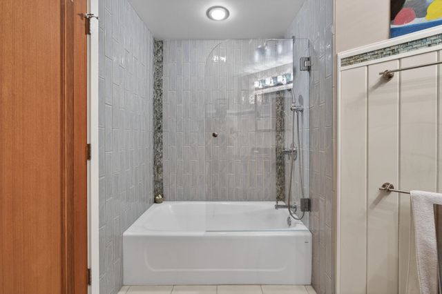 12 Mountain Laurels Dr Apt 204, Nashua, NH 03062