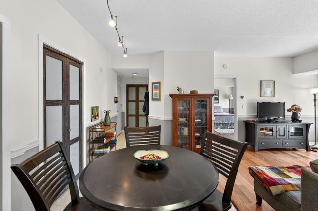 12 Mountain Laurels Dr Apt 204, Nashua, NH 03062