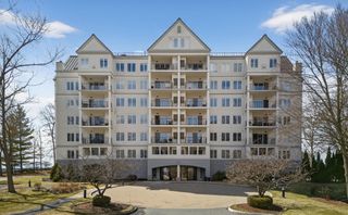 12 Mountain Laurels Dr Apt 204, Nashua, NH 03062