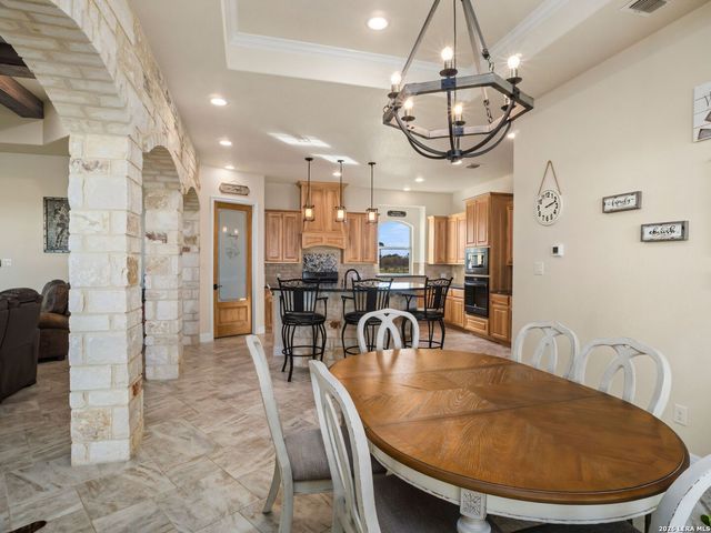 1530 County Road 132, Floresville, TX 78114