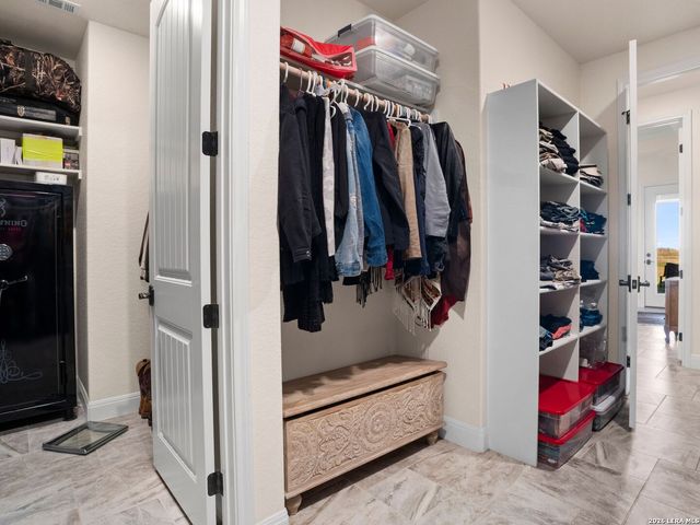 1530 County Road 132, Floresville, TX 78114