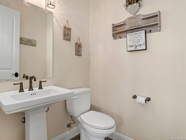 1530 County Road 132, Floresville, TX 78114