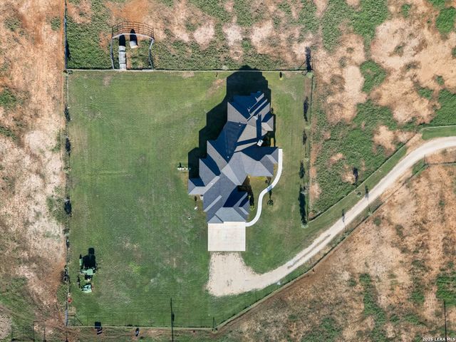 1530 County Road 132, Floresville, TX 78114