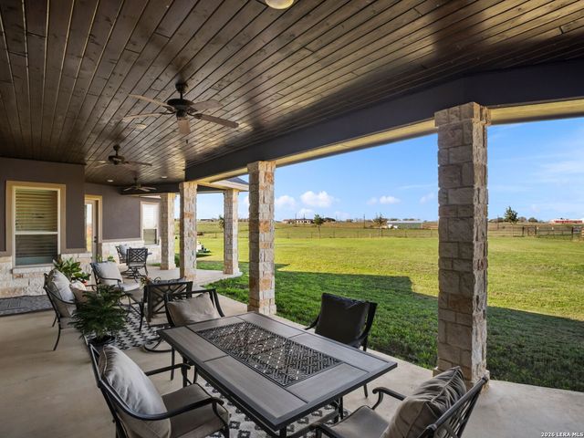 1530 County Road 132, Floresville, TX 78114