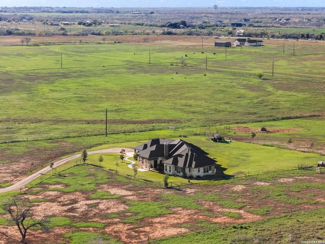 1530 County Road 132, Floresville, TX 78114