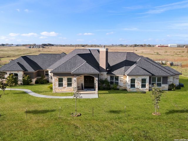 1530 County Road 132, Floresville, TX 78114