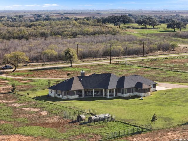 1530 County Road 132, Floresville, TX 78114