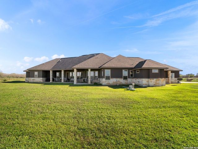 1530 County Road 132, Floresville, TX 78114