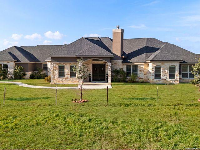 1530 County Road 132, Floresville, TX 78114