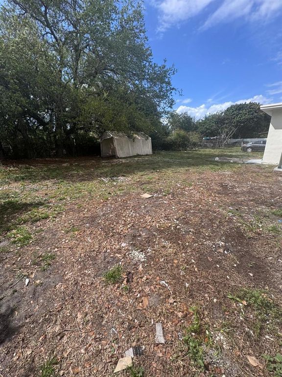 Image 25 of property listing at 16240 NW 22nd Ave, Miami Gardens, FL 33054
