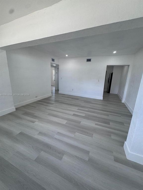 Image 5 of property listing at 16240 NW 22nd Ave, Miami Gardens, FL 33054