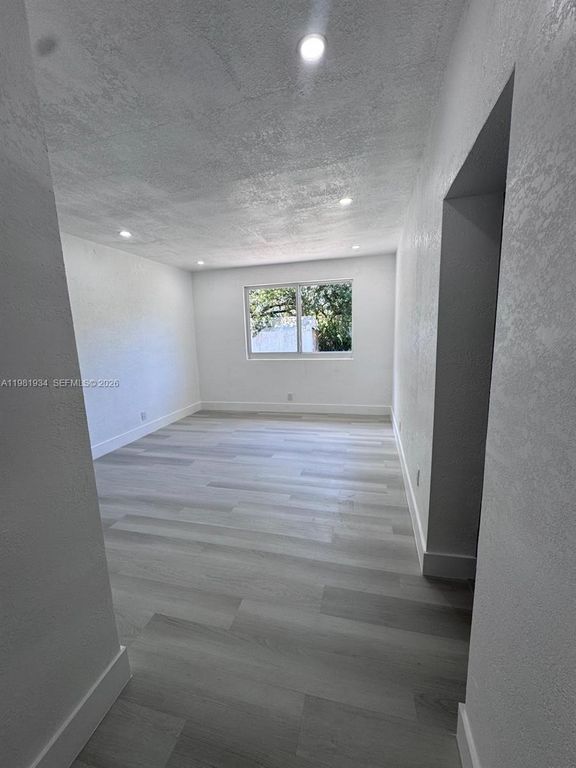 Image 6 of property listing at 16240 NW 22nd Ave, Miami Gardens, FL 33054