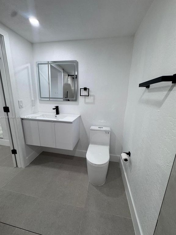 Image 9 of property listing at 16240 NW 22nd Ave, Miami Gardens, FL 33054