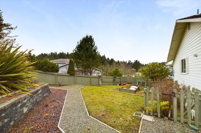 2200 Well Court, Humboldt Hill, CA 95503