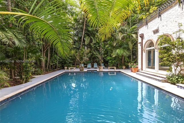 3685 Royal Palm Ave, Miami, FL 33133